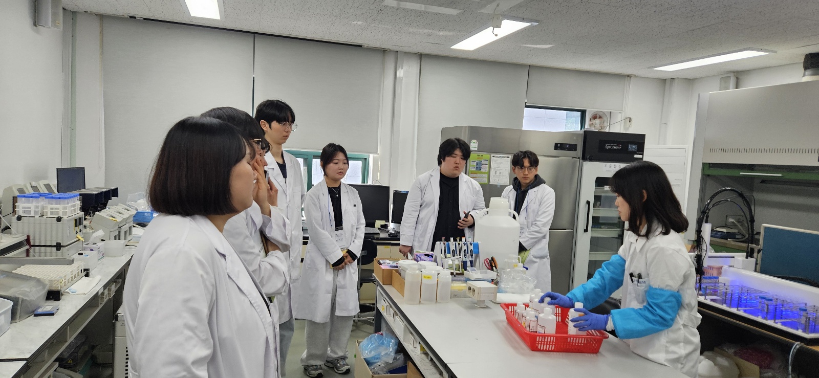  연암대학교 그린바이오 혁신융합대학사업단에서는 참여대학 간 인적&middot;물적 자원의 교류와 협력으로 이론 및 실험 위주의 수준별 역량강화 비교과 교육과정 운영을 통해 참여 학생들의 전문성 향상과 그린바이오 분야 기업체 방문 및 견학을 통해 미래 산업의 혁신적인 기술을 경험하여 산업 생태계 이해 및 현장 맞춤형 융&middot;복합 인재를 양성하기 위해 재학생을 대상으로 'NICEM 토양분석 프로그램' 을 운영하였습니다. ❍ 운영일시 ❏ 기초교육: 2025. 3. 27.(목)~3. 28.(금) ❏ 심화교육: 2025. 4. 3.(목)~4. 4.(금) ❍ 운영장소: 서울대학교 농생명과학공동기기원 ❍ 참여대상: 연암대학교 재학생 20명 ❍ 운영내용: 다양한 실험&middot;실습(토양이화학실험 및 무기분석, 토양/수질 중금속 전처리 실험실습 등)을 통해 새로운 지식과 장비를 경험 